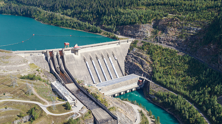 Aerial photo of Revelstoke Dam.